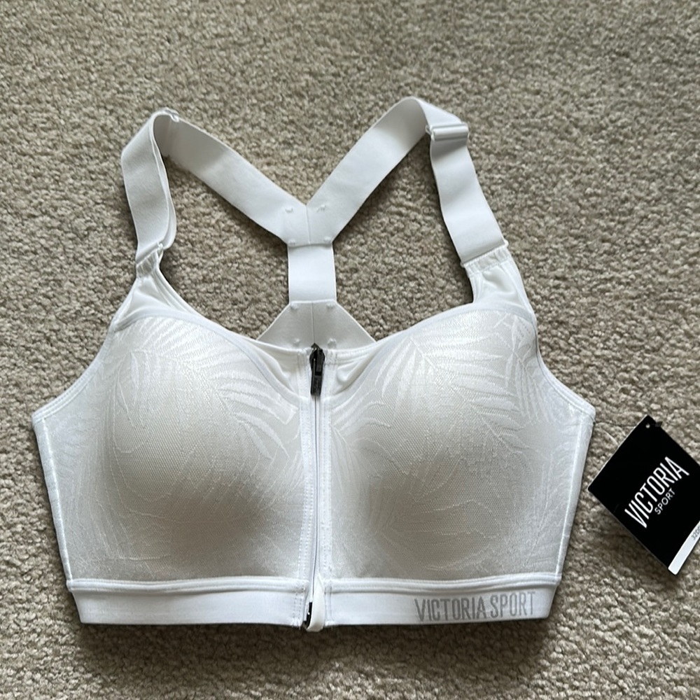 Victoria’s Secret sport knockout sports bra size 32DD.